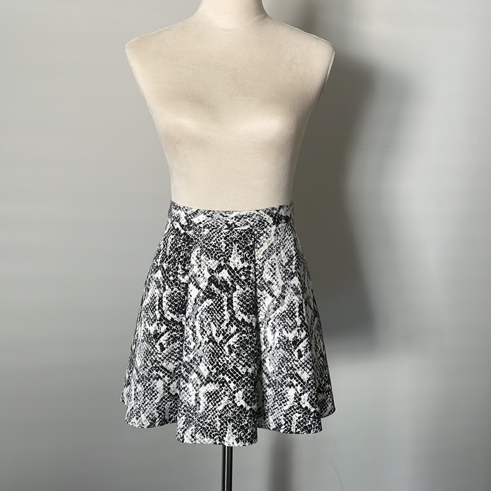 Snake print skirt — Animal print skirt
